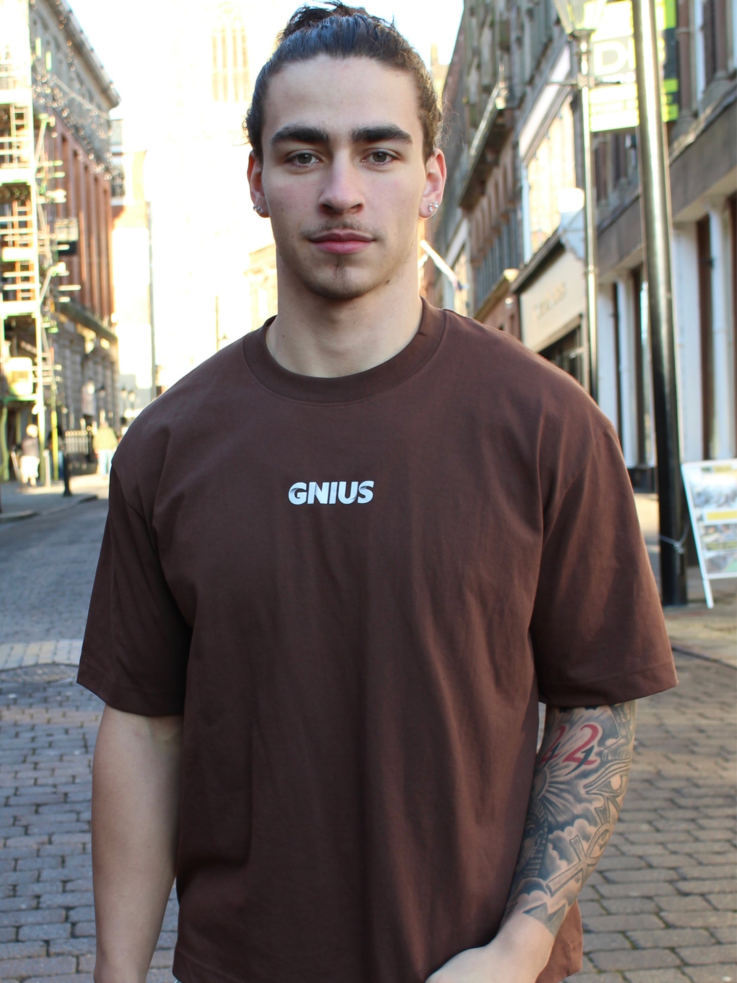 GNIUS SIGNATURE OVERSIZED TEE IN LUXURY BROWN