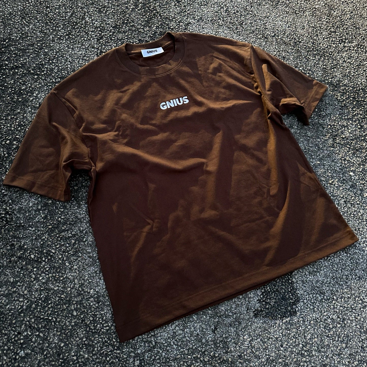 SIGNATURE OVERSIZED TEE IN LUXURY BROWN