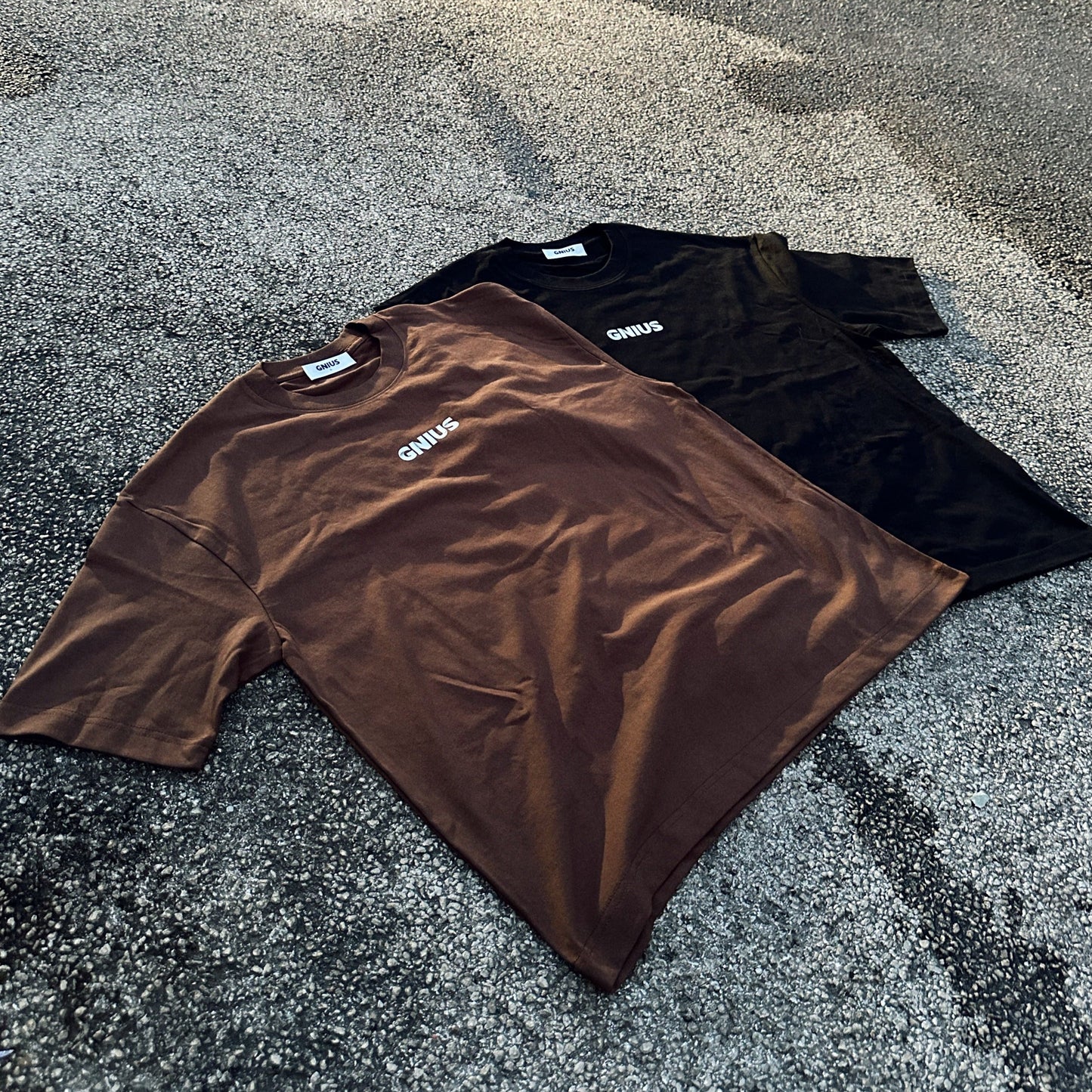 SIGNATURE OVERSIZED TEE IN LUXURY BROWN